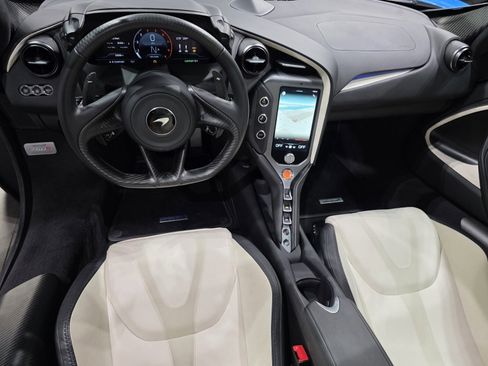 Used 2025 McLaren 750S image 9
