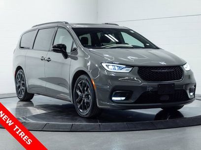 Used 2025 Chrysler Pacifica Limited