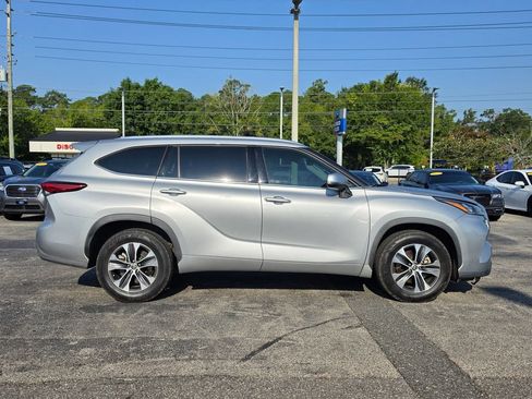 Used 2020 Toyota Highlander XLE FWD image 11