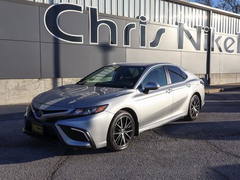 Used 2024 Toyota Camry SE image 1