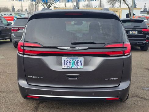 Used 2022 Chrysler Pacifica Limited image 7