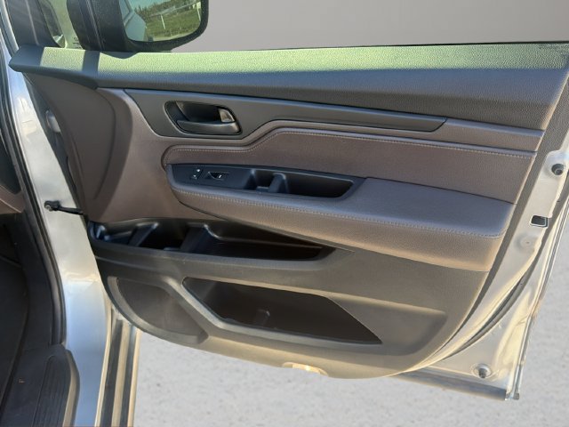 Used 2018 Honda Odyssey LX image 9