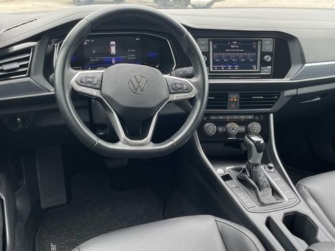 Used 2023 Volkswagen Jetta SE FWD image 6