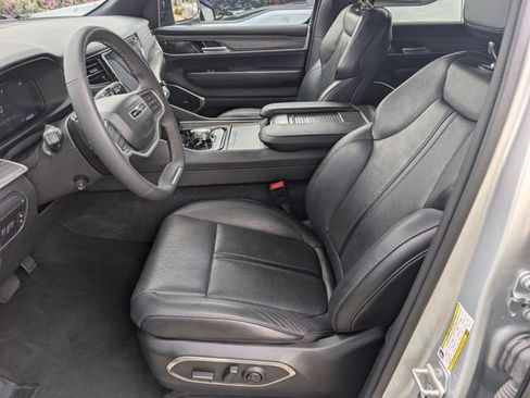 Used 2024 Jeep Wagoneer Series II w/ Flexible Seating Group RWD image 8