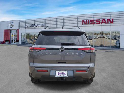 New 2026 Nissan Pathfinder Platinum w/ Accent Package FWD image 6