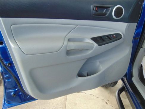 Used 2015 Toyota Tacoma 4x4 Double Cab w/ TRD Off-Road Package image 14