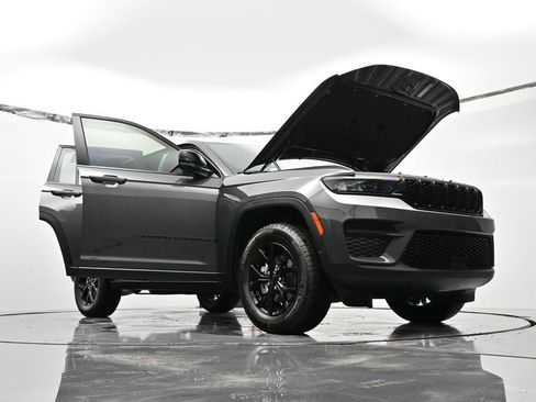 New 2025 Jeep Grand Cherokee Altitude AWD/4WD image 50