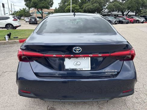 Used 2019 Toyota Avalon Limited w/ Advanced Safety Package FWD image 4