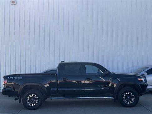 Used 2022 Toyota Tacoma TRD Off-Road w/ Technology Package image 3