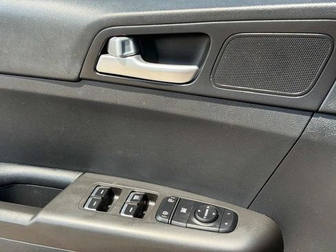Used 2020 Kia Sportage LX FWD image 21