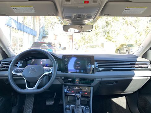 Used 2025 Volkswagen Jetta SE image 32