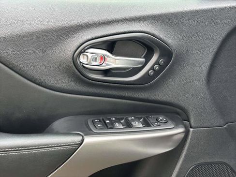 Used 2021 Jeep Cherokee Limited image 13