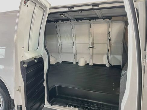 Used 2025 GMC Savana 3500 Extended w/ Driver Convenience Package RWD image 24