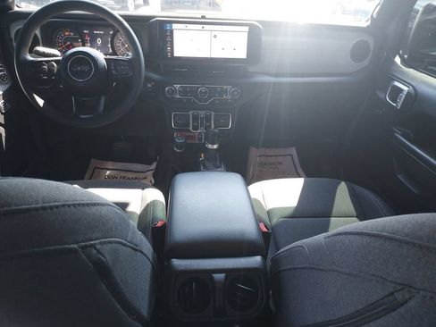 Used 2024 Jeep Wrangler Unlimited Sport AWD/4WD image 10