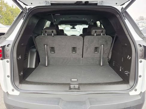 Used 2023 Chevrolet Traverse LT image 11