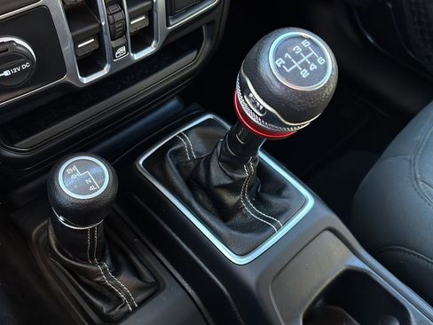 Used 2018 Jeep Wrangler Unlimited Sahara image 33