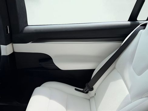 Used 2023 Tesla Model X Plaid image 27