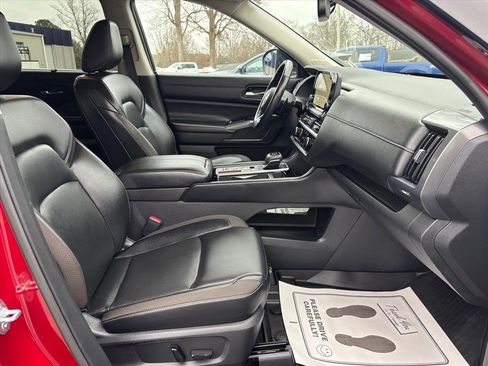 Used 2022 Nissan Pathfinder SL w/ SL Premium Package image 13