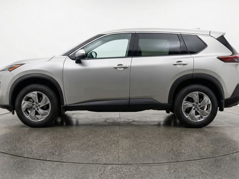Used 2025 Nissan Rogue SV image 5