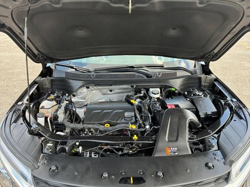 Used 2025 Chevrolet Trax LT FWD image 30