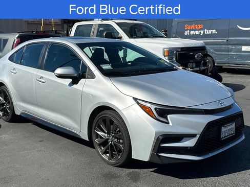 Used 2024 Toyota Corolla XSE FWD image 2