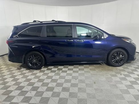 Used 2024 Toyota Sienna XSE w/ XSE Plus Package AWD/4WD image 8