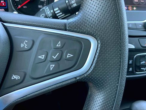 Used 2023 Chevrolet Equinox LT image 39