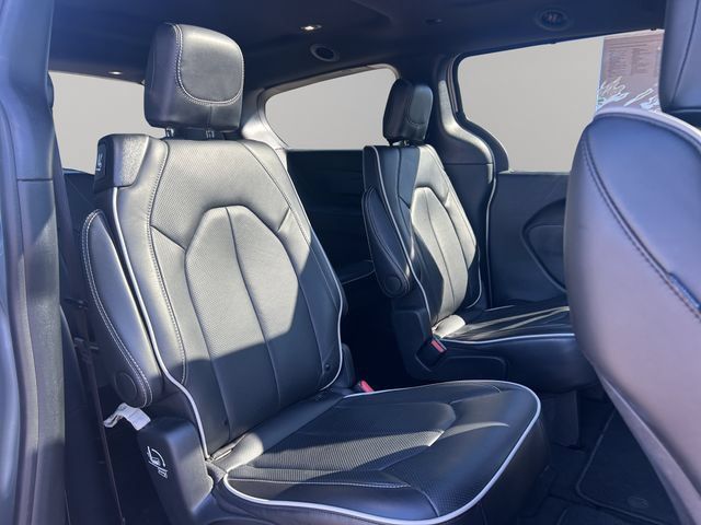 Used 2026 Chrysler Pacifica Limited FWD image 36