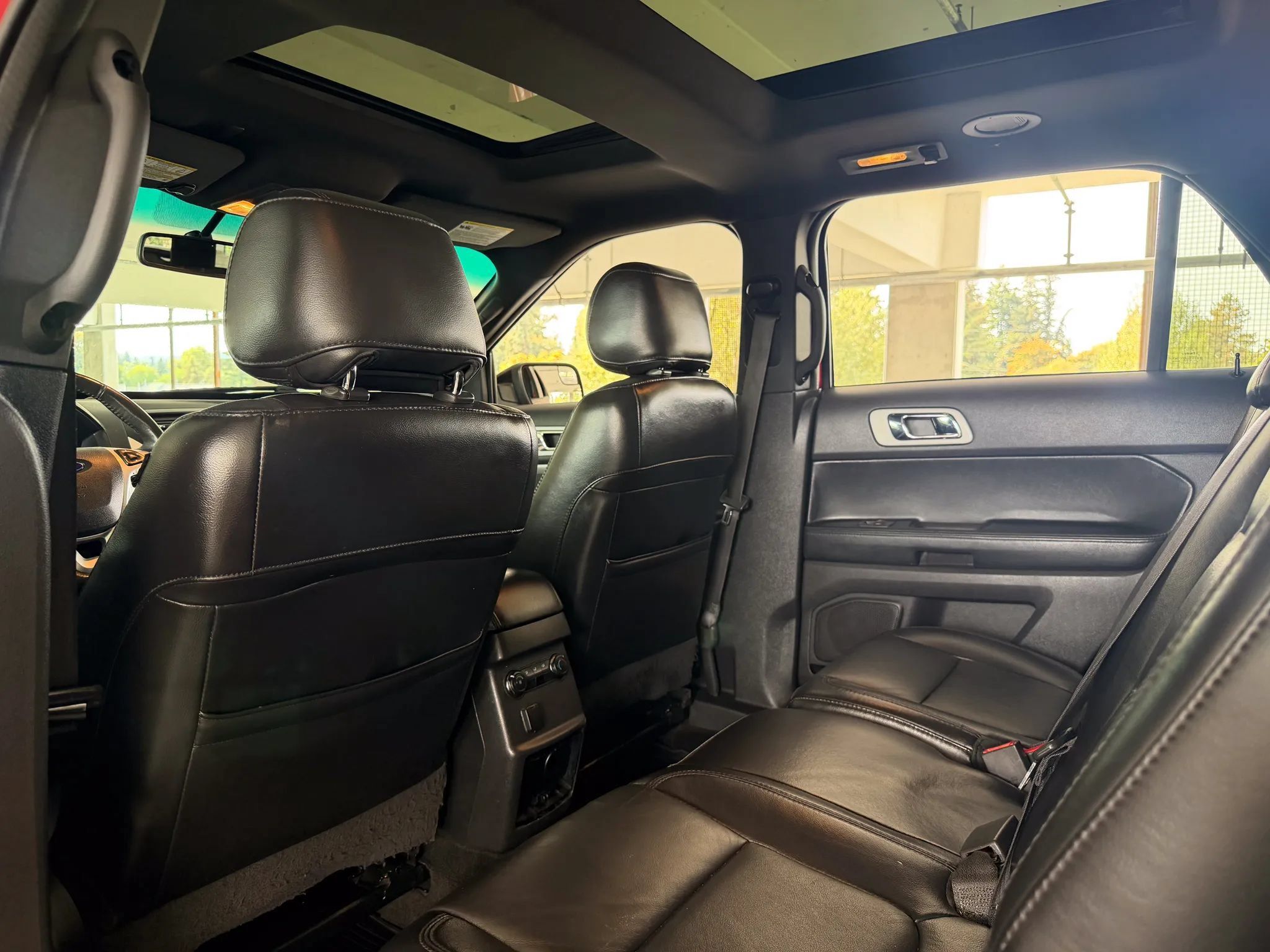 Used 2015 Ford Explorer XLT w/ Equipment Group 202B FWD image 19