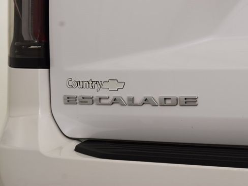 Used 2023 Cadillac Escalade ESV Premium Luxury Platinum w/ Heavy-Duty Trailer Package image 23