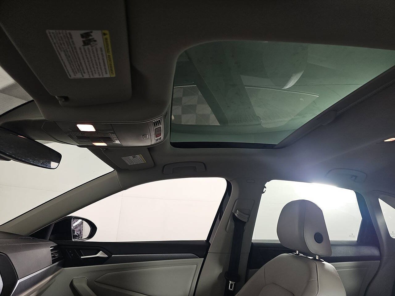 Used 2023 Volkswagen Jetta SE w/ Panoramic Sunroof Package FWD image 11