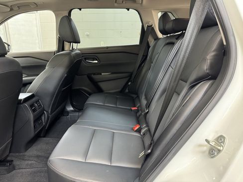 Used 2023 Nissan Rogue SL w/ SL Premium Package image 16