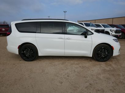 New 2026 Chrysler Pacifica Select