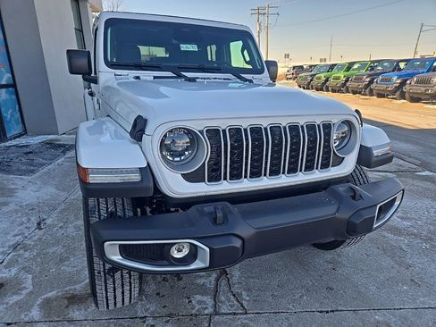 New 2026 Jeep Wrangler Unlimited Sahara AWD/4WD image 12