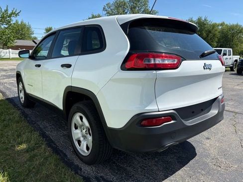 Used 2017 Jeep Cherokee Sport FWD image 2