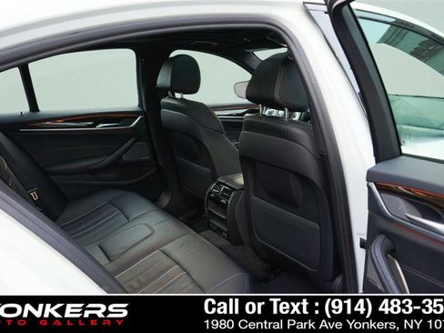 Used 2022 BMW 540i xDrive w/ M Sport Package image 29