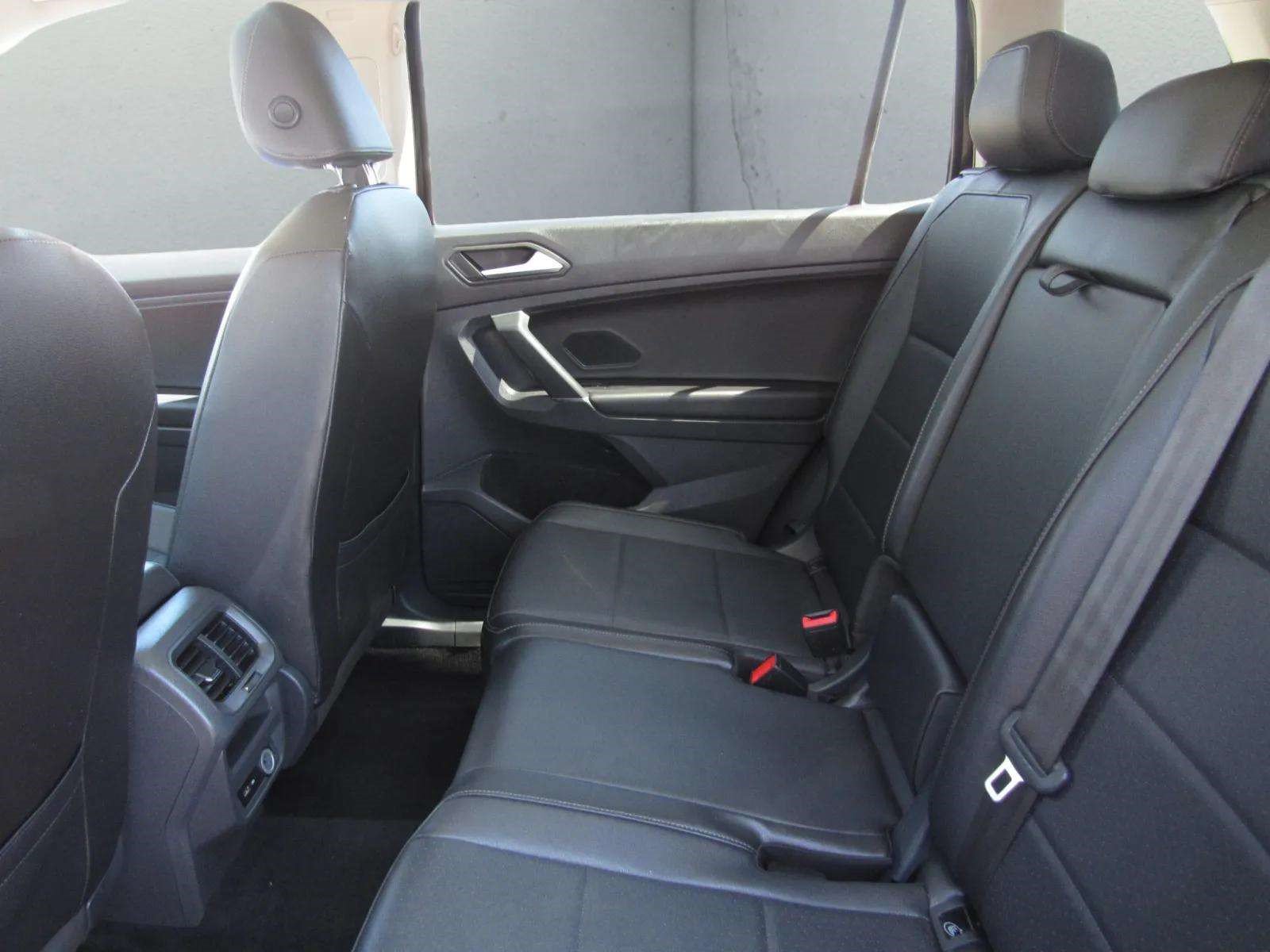 Used 2020 Volkswagen Tiguan SE R-Line FWD image 14