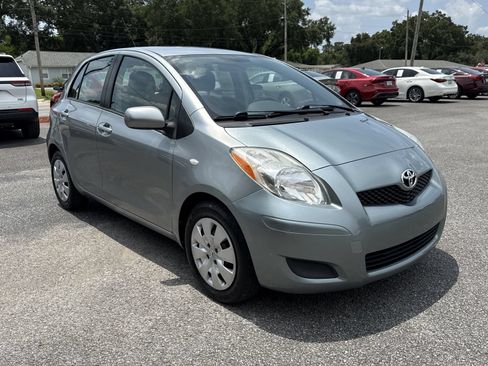 Used 2009 Toyota Yaris 4-Door Hatchback FWD image 7