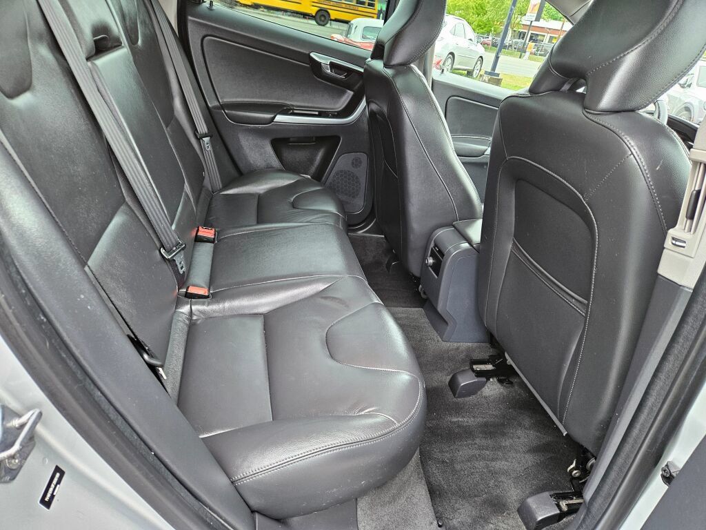 Used 2015 Volvo XC60 T5 AWD/4WD image 13