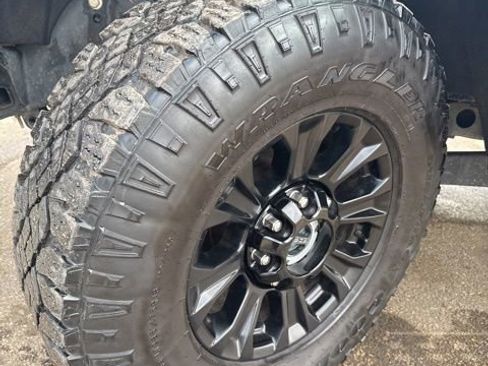 Used 2022 Ford F250 Lariat w/ Tremor Off-Road Package image 28