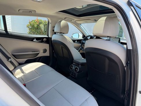 Used 2019 Kia Stinger Premium RWD image 24