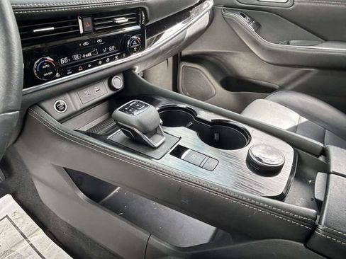 Used 2023 Nissan Rogue SL w/ SL Premium Package image 18