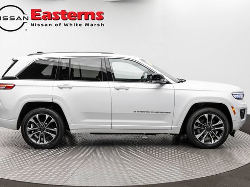 Used 2023 Jeep Grand Cherokee Overland w/ Advanced Protech Group III AWD/4WD image 4