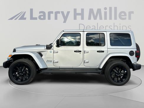 Used 2023 Jeep Wrangler Unlimited Sahara w/ Cold Weather Group AWD/4WD image 2