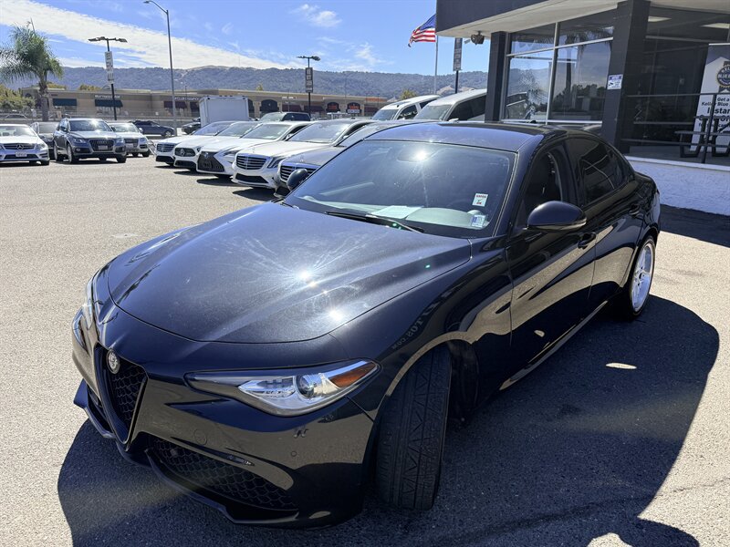 Used 2018 Alfa Romeo Giulia AWD image 3