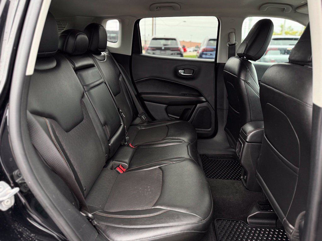 Used 2018 Jeep Compass Latitude w/ Cold Weather Group AWD/4WD image 14