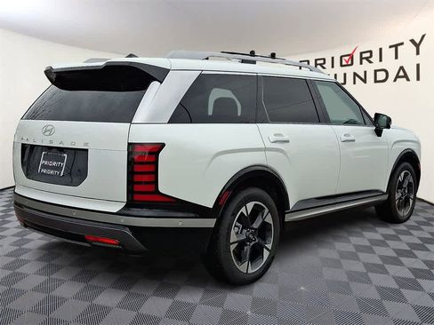 Used 2026 Hyundai Palisade Limited image 4