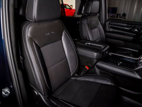 Used 2023 GMC Yukon XL Denali w/ Advanced Technology Package AWD/4WD image 22