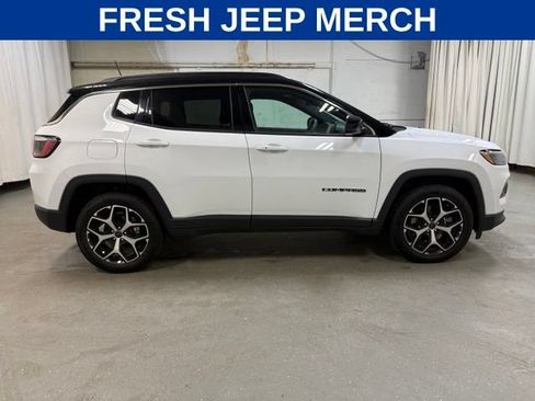 Used 2025 Jeep Compass Limited AWD/4WD image 3