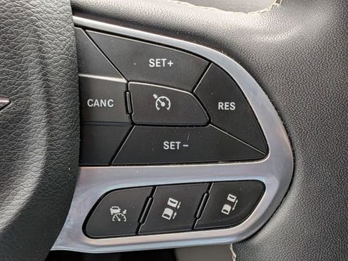 Used 2023 Chrysler Pacifica Touring-L FWD image 20